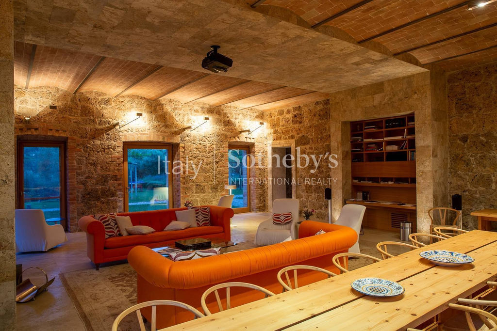 Luxury wine estate on the hills of Siena