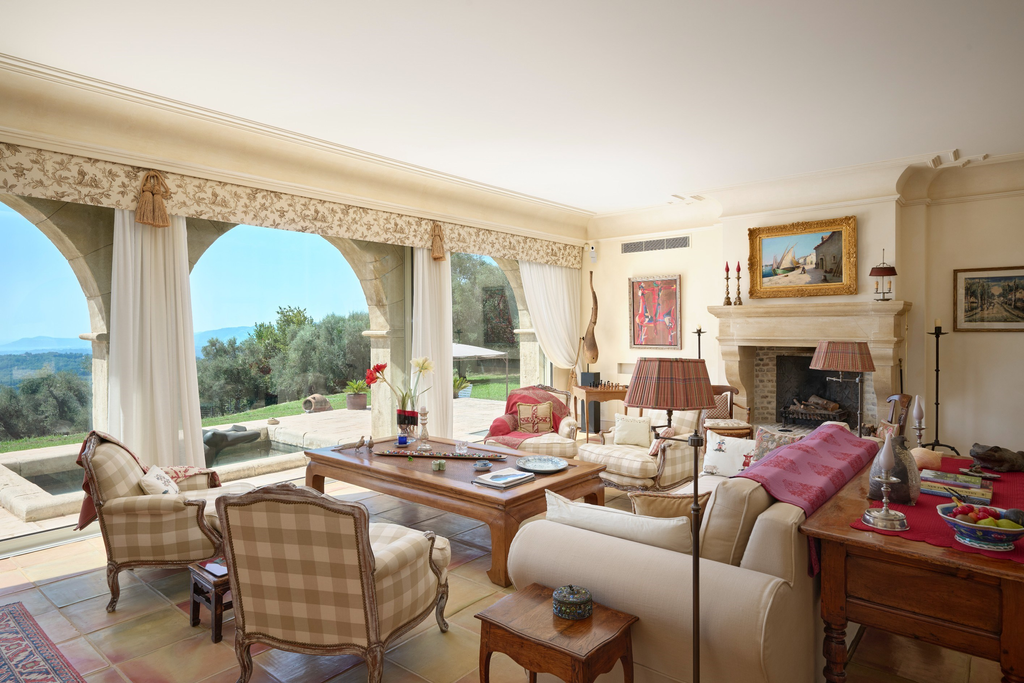 Luxury estate in Châteauneuf-Grasse with panoramic sea views, 625 sqm residence
