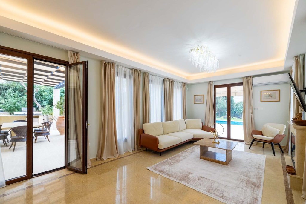 Three Bedroom Bungalow in Aphrodite Hills Golf Resort, Pafos