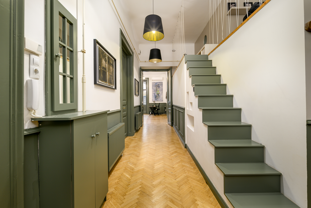 Fully Furnished Family-Friendly Apartment with Private Garden