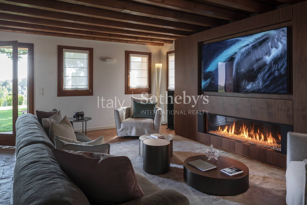 Casale San Pietro: An Elegant Luxury Oasis Amidst the Prosecco Hills
