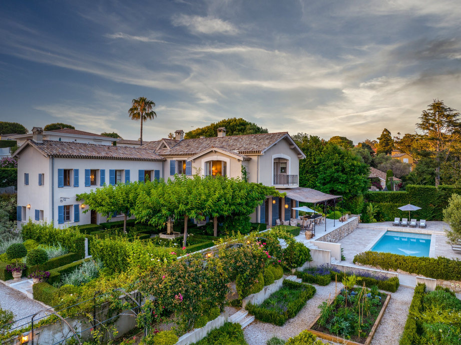 La Ferme Blanche at Cap d'Antibes – Luxurious bastide, guest house, and Mediter…