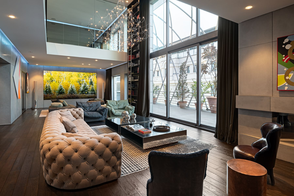 Exclusive penthouse with a terrace in the heart of Budapest