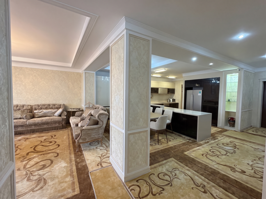 Two unique premium-class properties are available in the Apple Town residential complex.