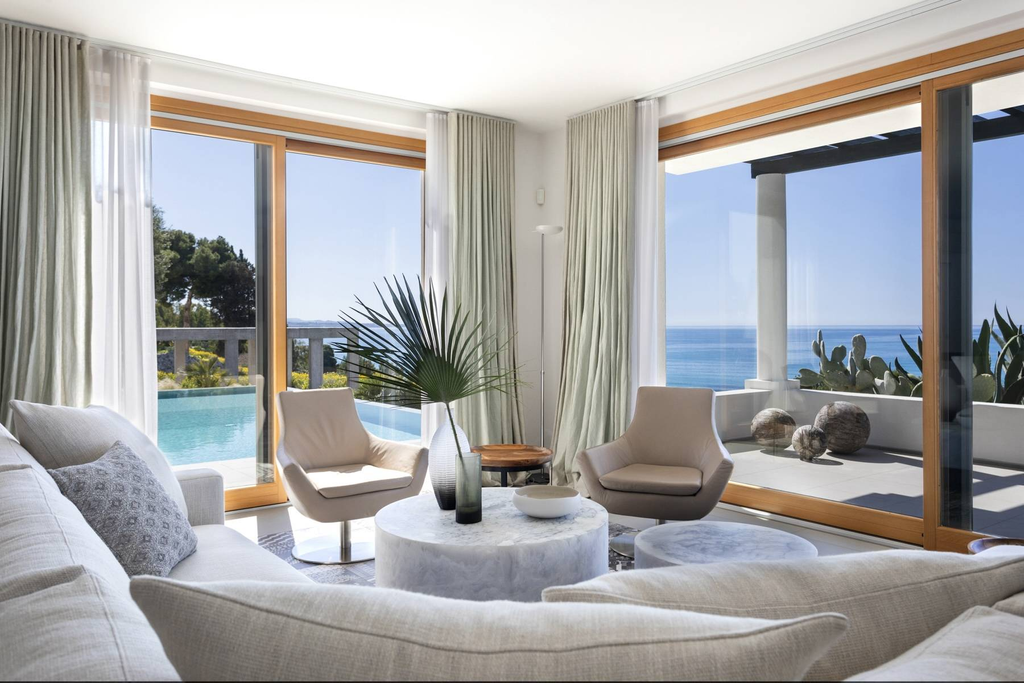Prestigious Seaside Residence Surrounded by Nature in Sciacca