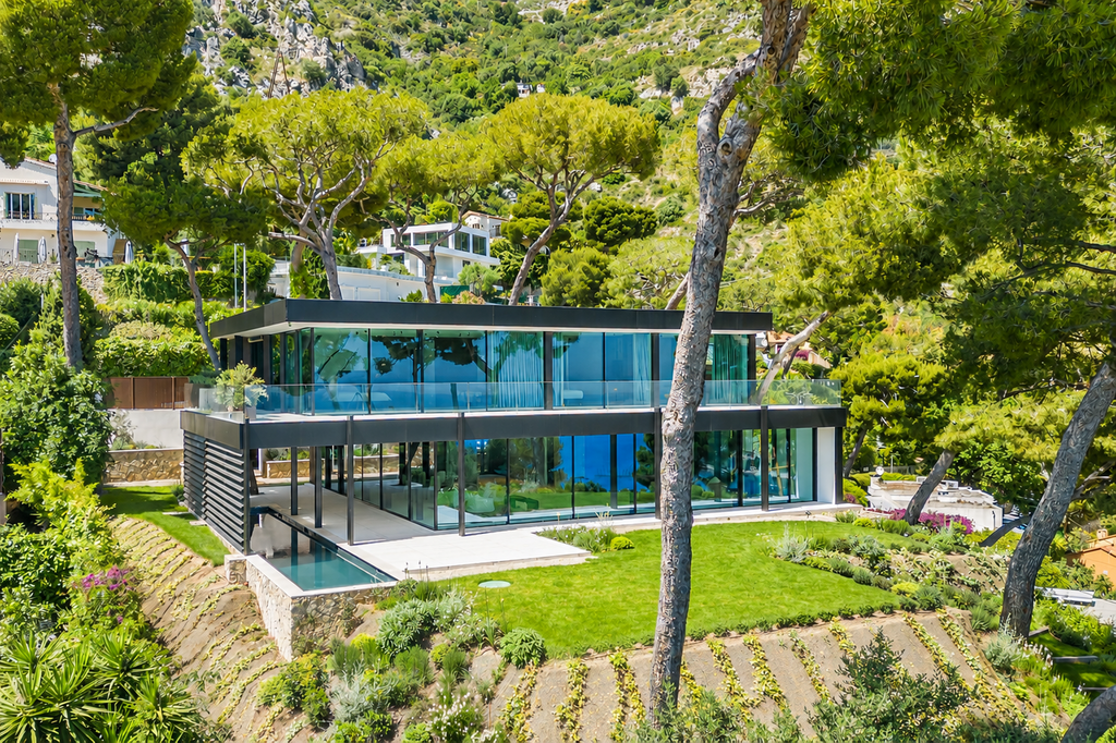 Èze seaside contemporary villa with panoramic sea views, infinity pool and flat…