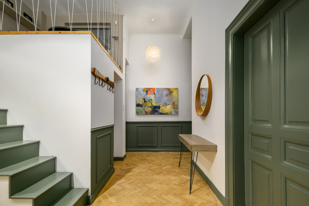 Fully Furnished Family-Friendly Apartment with Private Garden