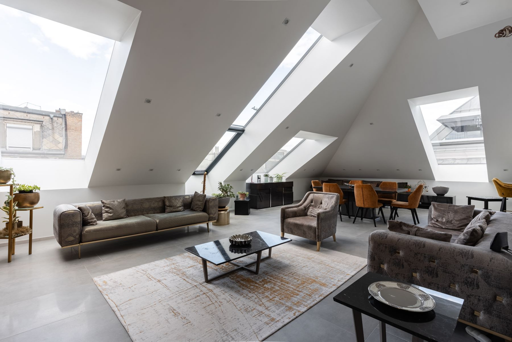 Exquisite Penthouse with Basilica Views on Andrássy Avenue