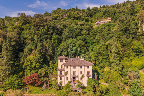 Beautiful historic villa overlooking Lake Maggiore 42996