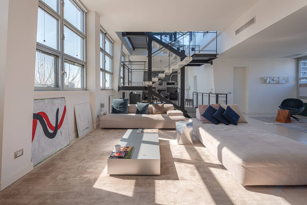 Three-level New York-style penthouse with terraces