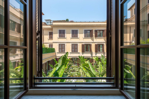 Prestigious Apartment with Terrace in the historic center 42842