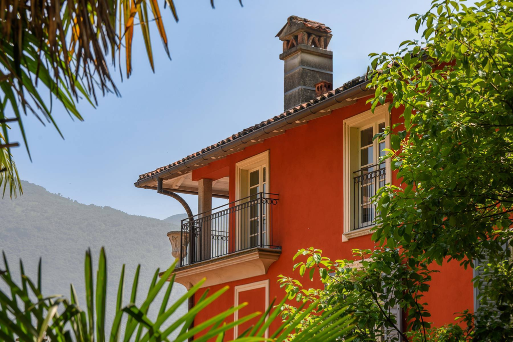 Stunning villa with terrace and view of Lake Maggiore