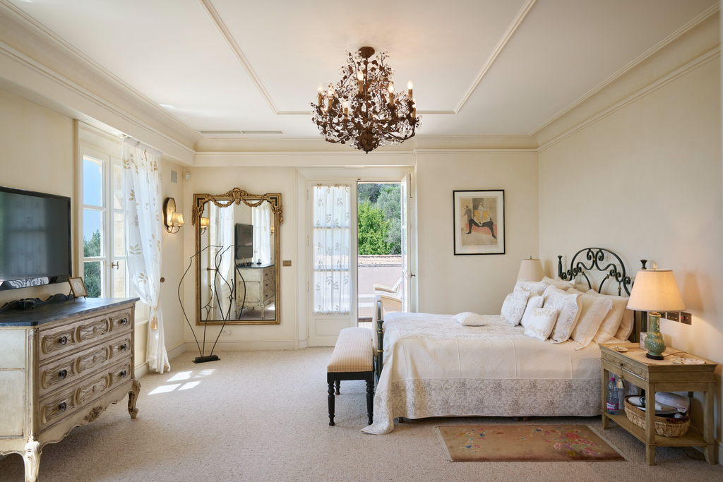 Luxury estate in Châteauneuf-Grasse with panoramic sea views, 625 sqm residence