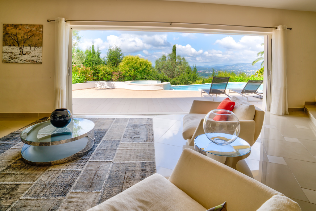 Mouans-Sartoux near Cannes, luxury villa with pool and panoramic views in gated…