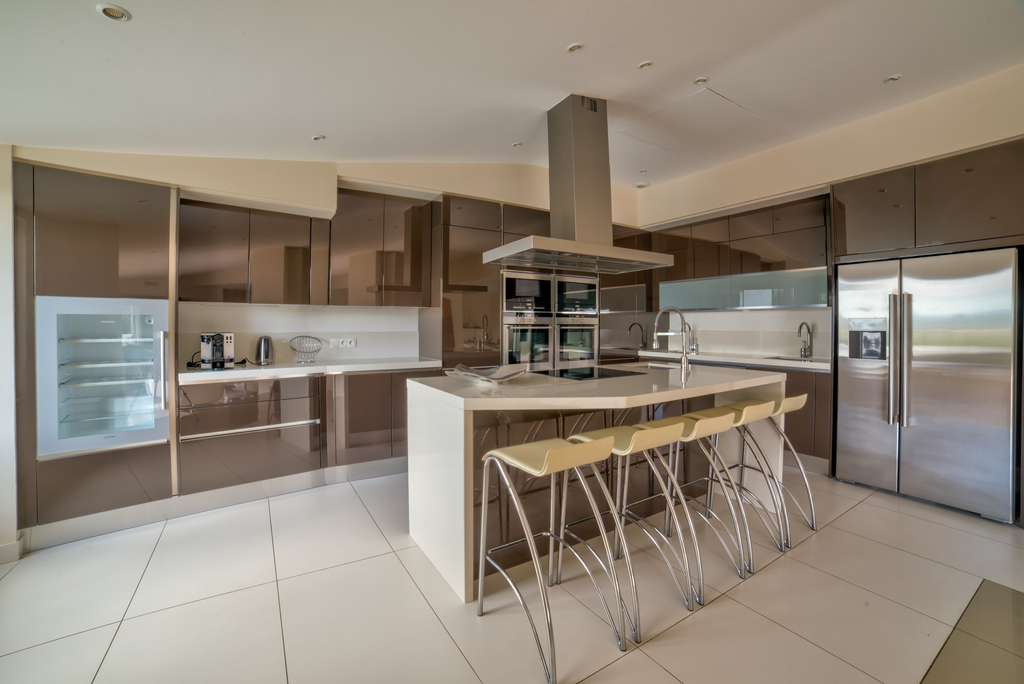 Mouans-Sartoux near Cannes, luxury villa with pool and panoramic views in gated…
