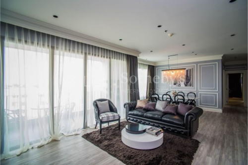 The Emporio Place on Sukhumvit 24 close to BTS Phrom Phong. 42766