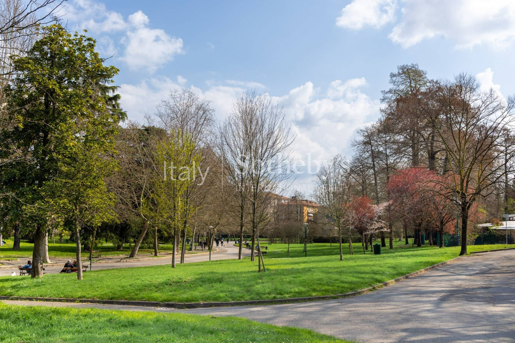 Elegant apartment a stone's throw from the Margherita Gardens.