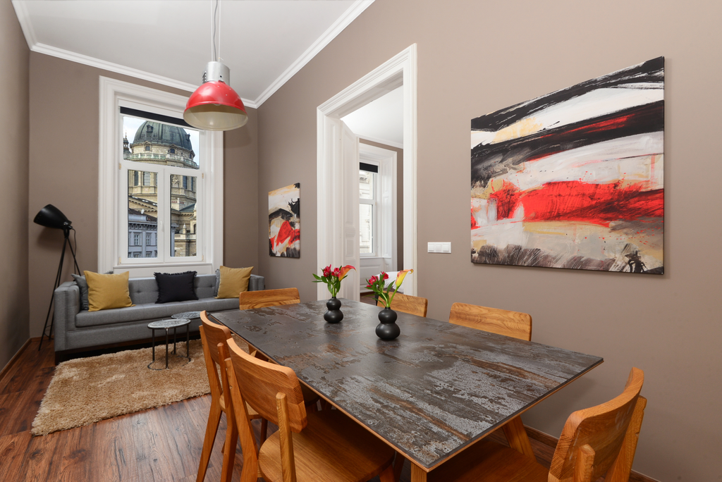Luxury Italian-style apartment with Basilica view