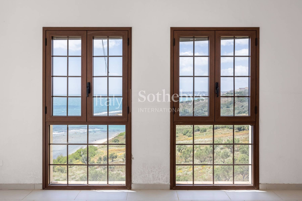 Exclusive Seaside Villa