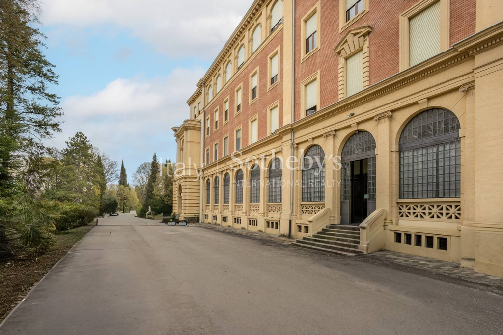 Elegant apartment a stone's throw from the Margherita Gardens.