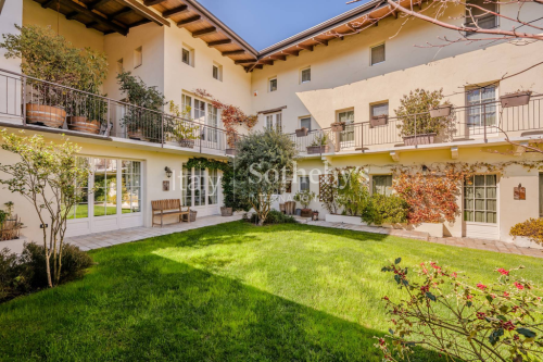 Prestigious farmhouse renovated with charm 43435