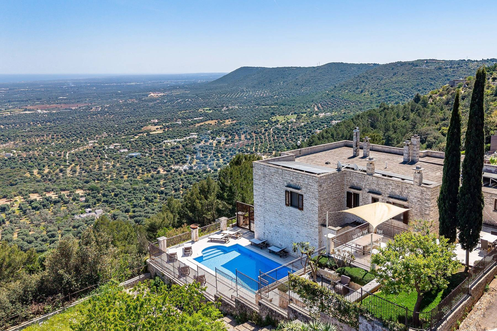 Elegant estate with panoramic view