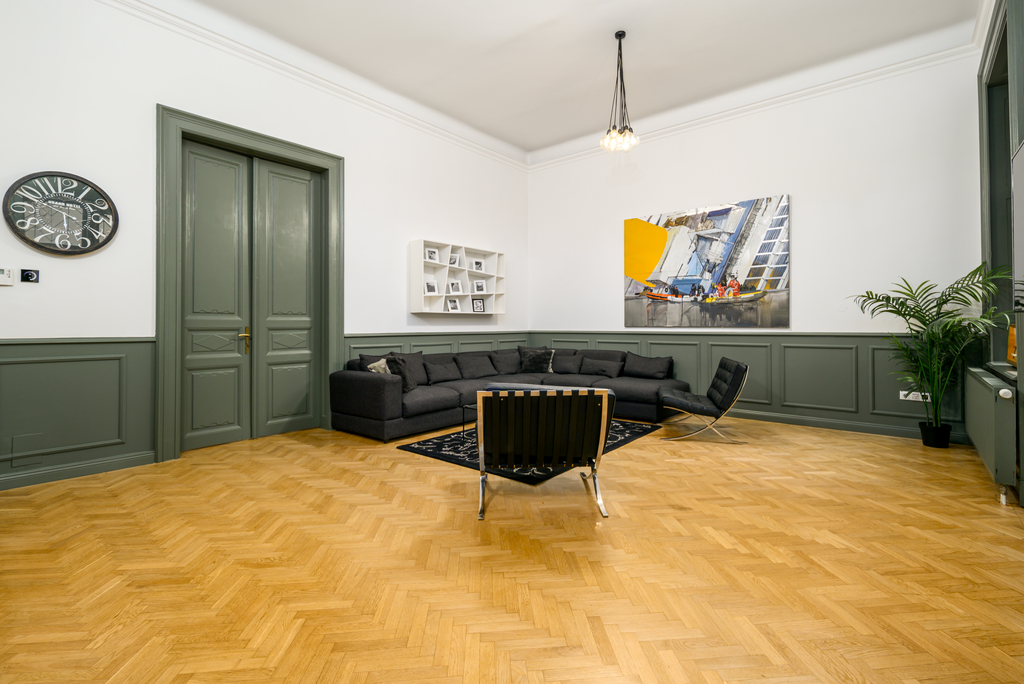 Fully Furnished Family-Friendly Apartment with Private Garden