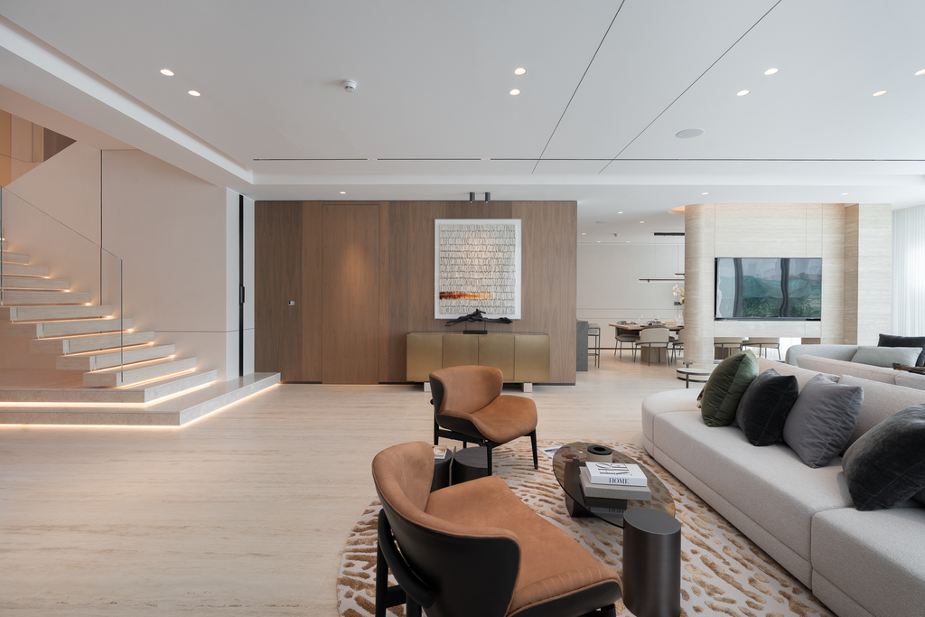 Fully-Upgraded Palm Jumeirah Villa With City Views