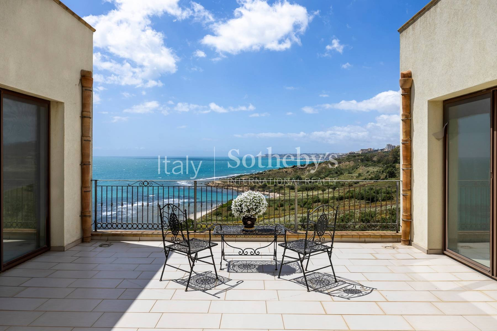 Exclusive Seaside Villa