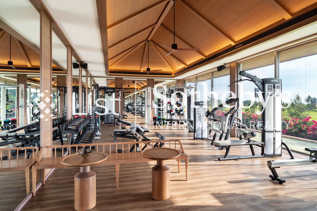 Роскошная вилла с 4 спальнями и бассейном в престижном Aquella Golf & Country Club, Пхукет