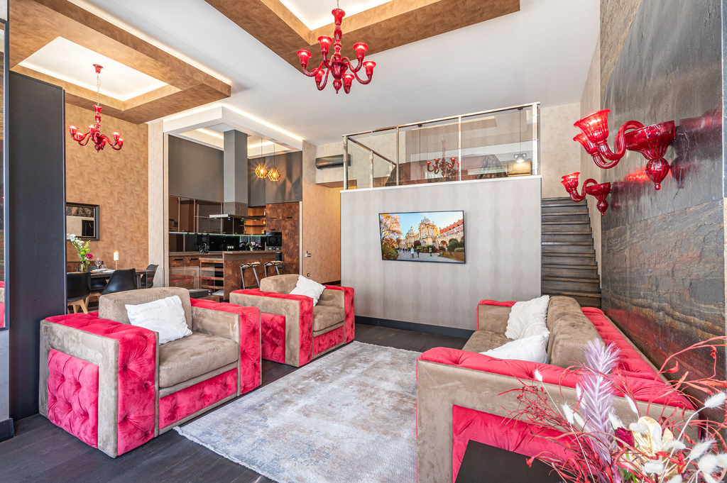Stunning Luxury Apartment with Parliament Views