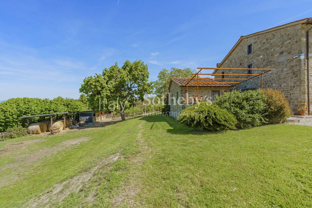 Renovated farmhouse in the Mugello countryside