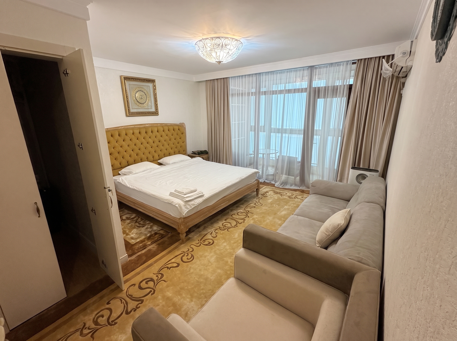 Two unique premium-class properties are available in the Apple Town residential complex.