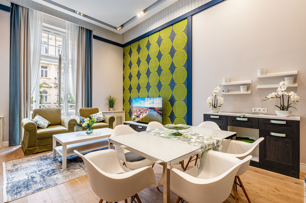 Stunning Luxury Apartment with Parliament Views