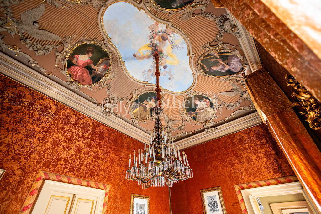 Renaissance Palace in the Heart of Catania