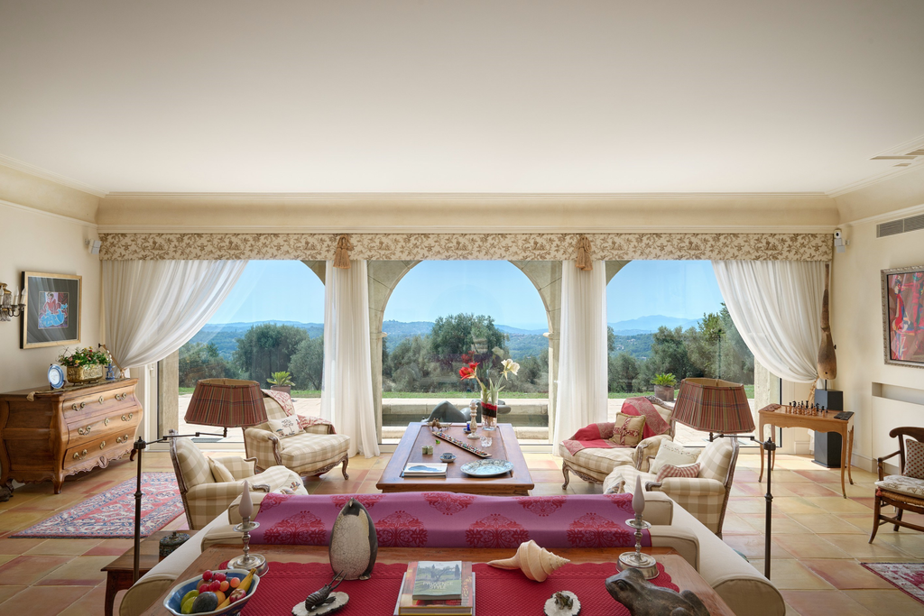 Luxury estate in Châteauneuf-Grasse with panoramic sea views, 625 sqm residence