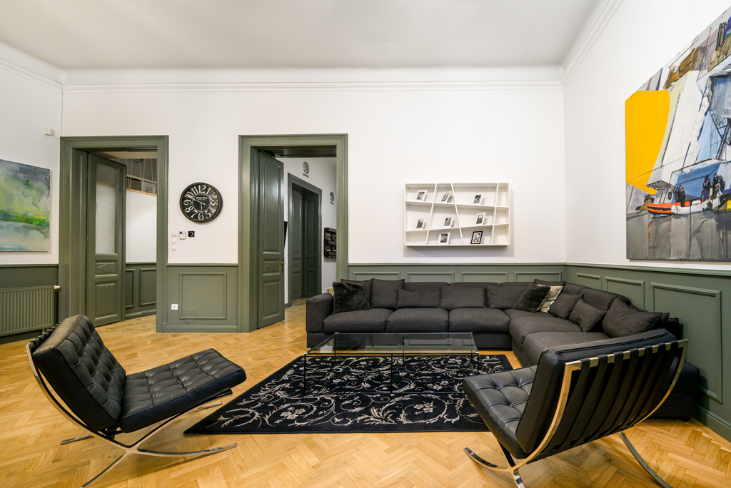 Fully Furnished Family-Friendly Apartment with Private Garden