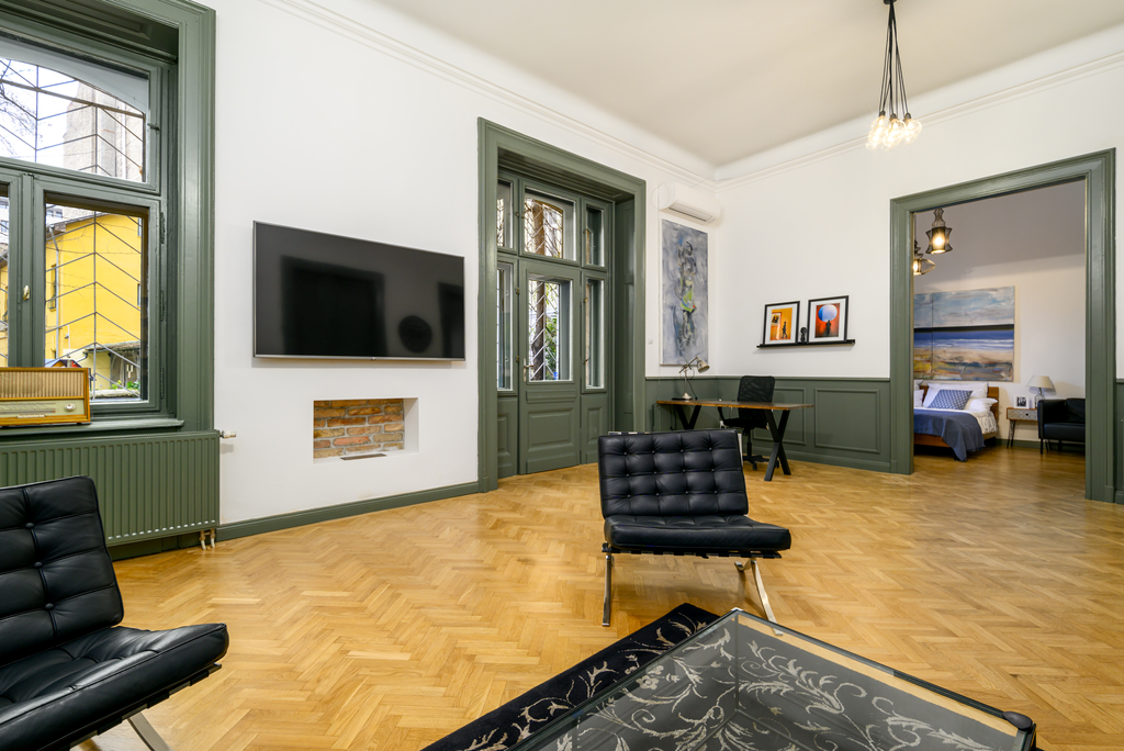 Fully Furnished Family-Friendly Apartment with Private Garden