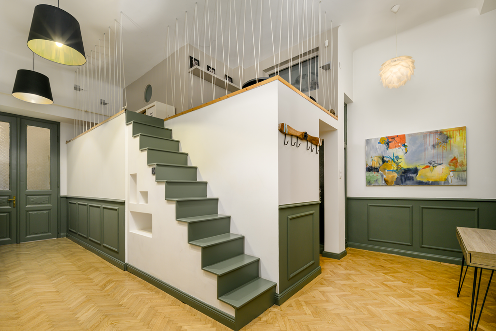 Fully Furnished Family-Friendly Apartment with Private Garden