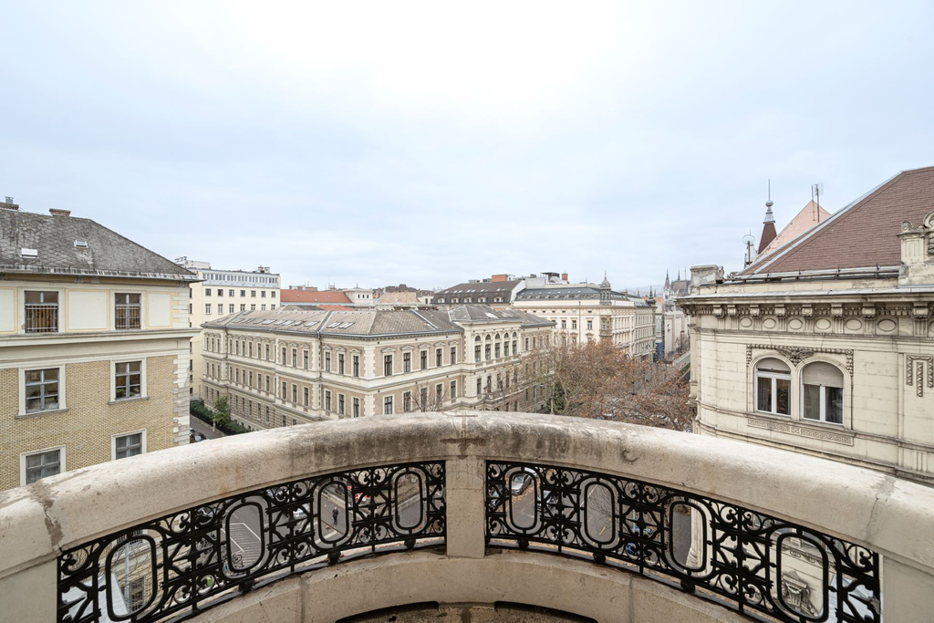 Classical elegance near the Parliement
