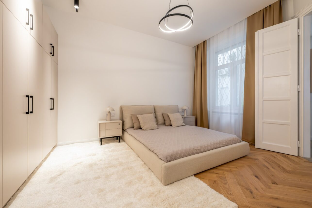 Elegant 2-Bedroom Residence Near Egyetem Tér