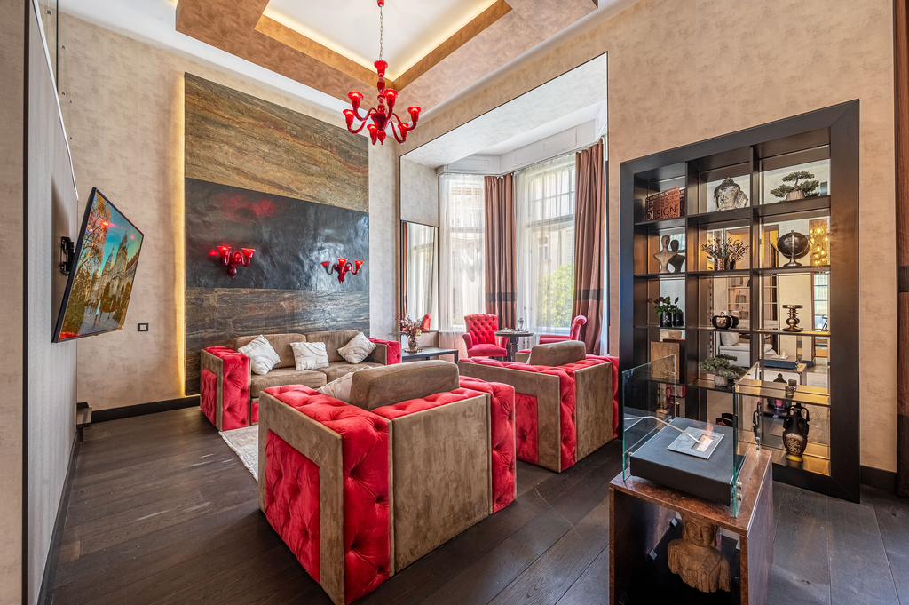 Stunning Luxury Apartment with Parliament Views